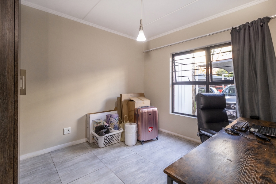 3 Bedroom Property for Sale in Greenstone Crest Gauteng