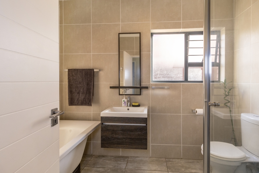 3 Bedroom Property for Sale in Greenstone Crest Gauteng