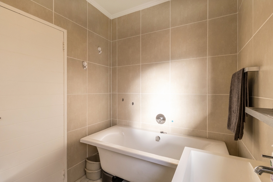 3 Bedroom Property for Sale in Greenstone Crest Gauteng