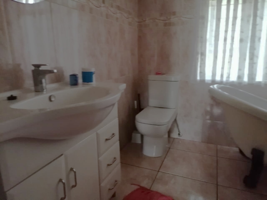 4 Bedroom Property for Sale in Greenhills Gauteng