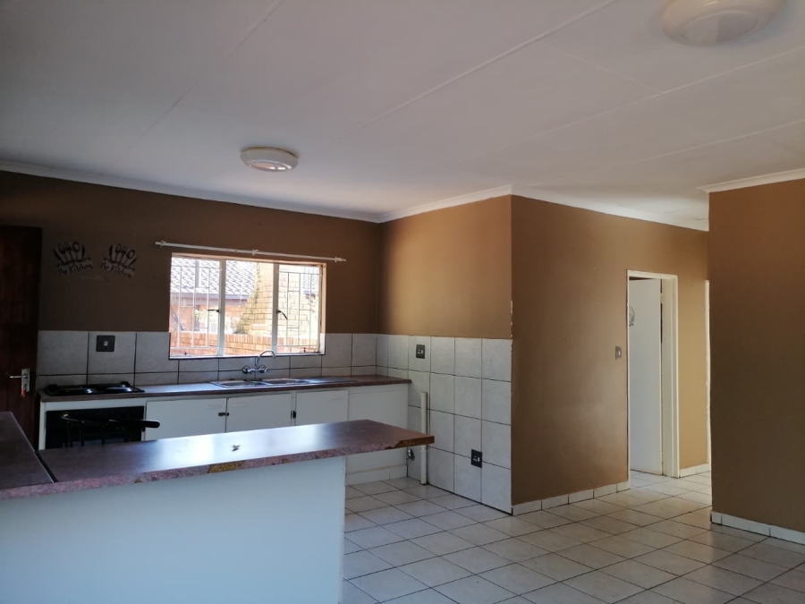 4 Bedroom Property for Sale in Greenhills Gauteng