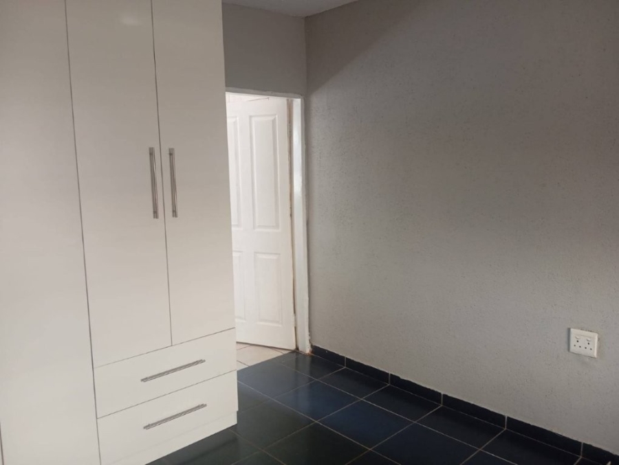 To Let 1 Bedroom Property for Rent in Kensington Gauteng