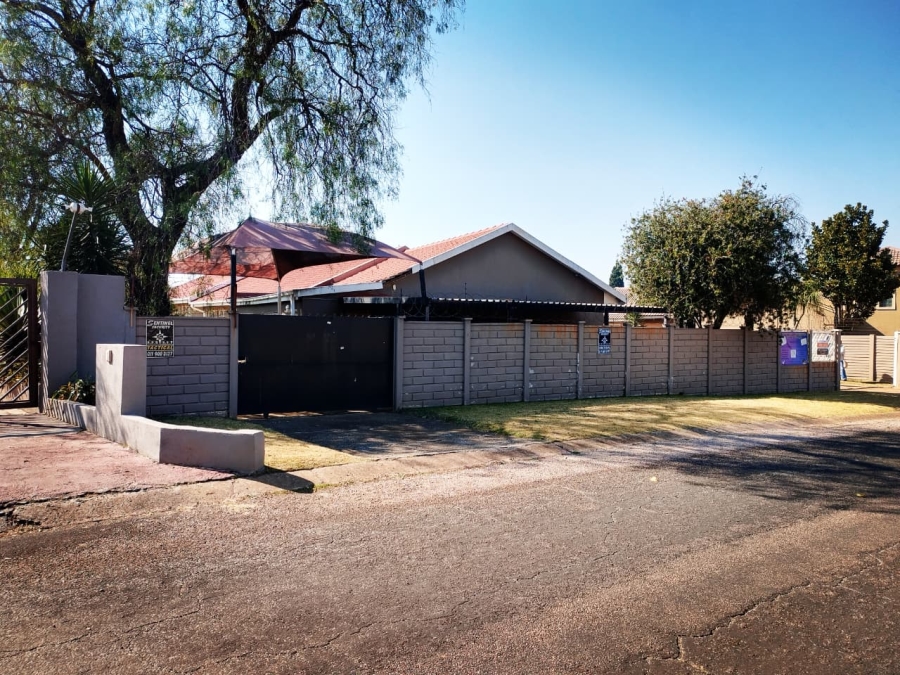 4 Bedroom Property for Sale in Brackendowns Gauteng