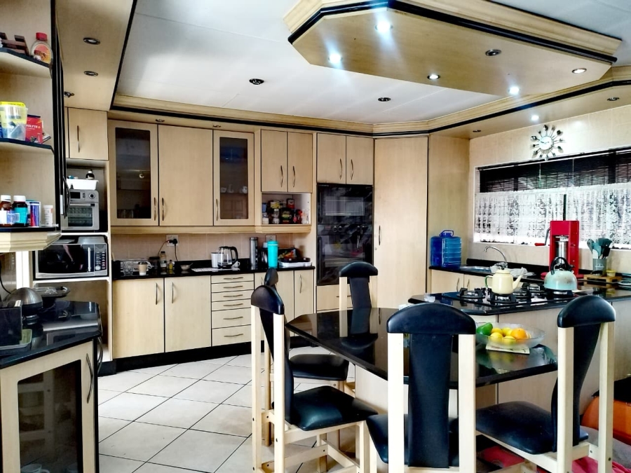 4 Bedroom Property for Sale in Brackendowns Gauteng