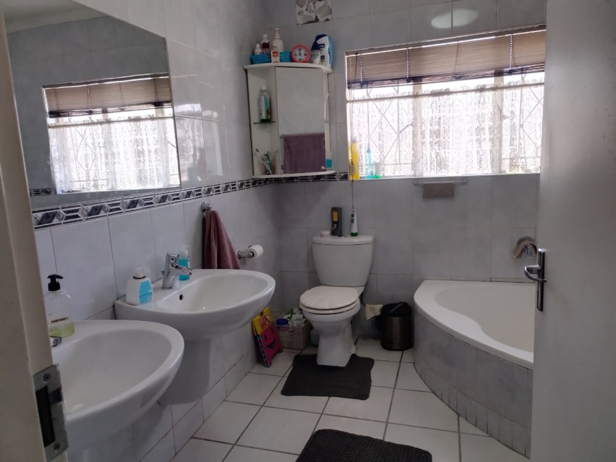 4 Bedroom Property for Sale in Brackendowns Gauteng