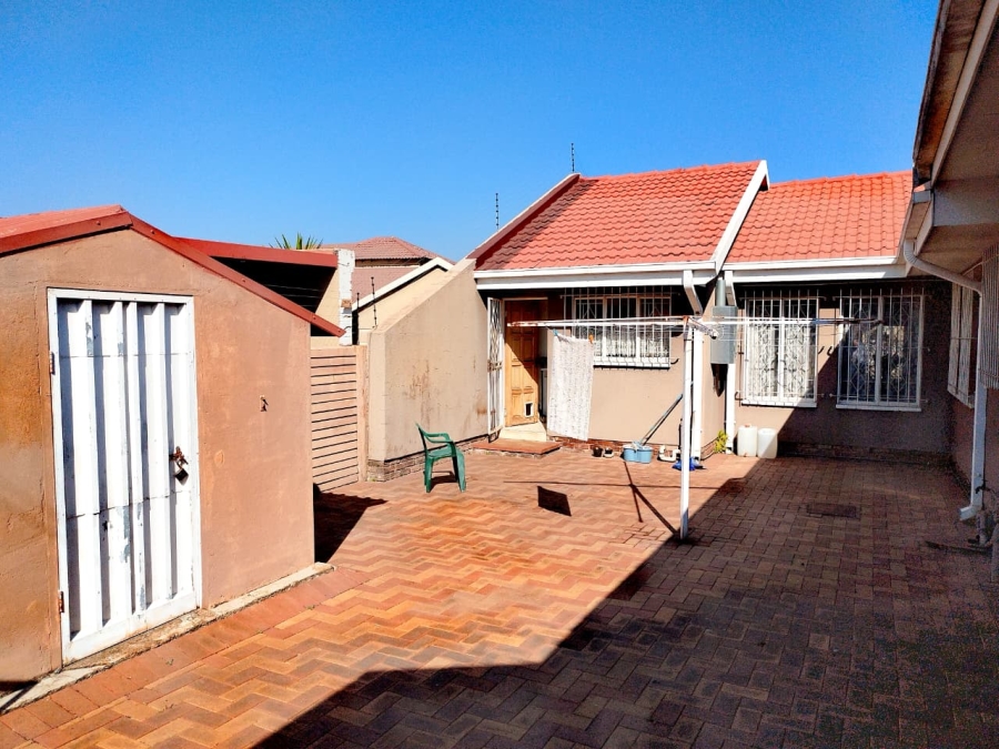 4 Bedroom Property for Sale in Brackendowns Gauteng