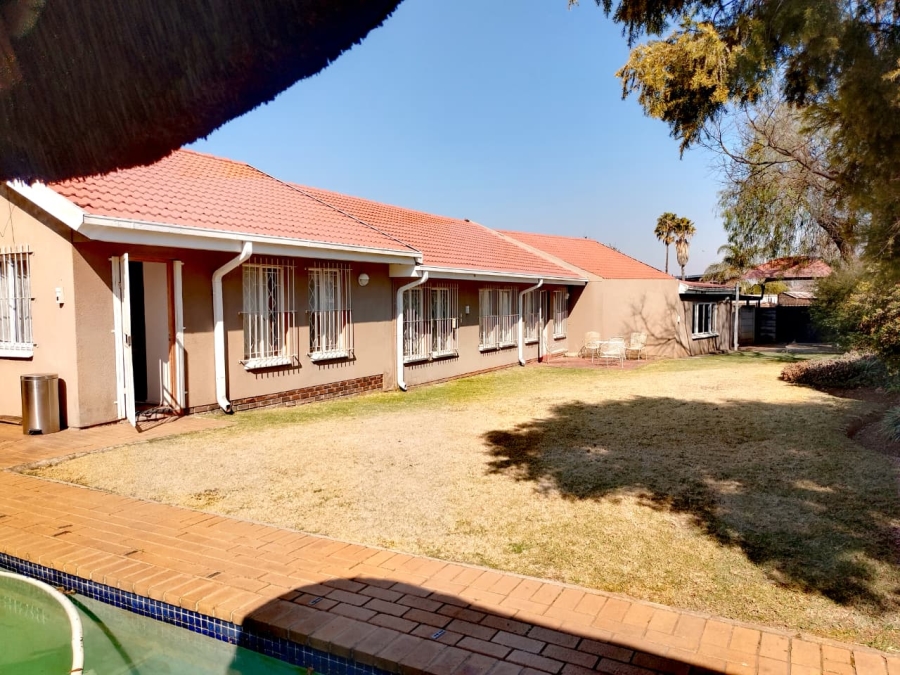 4 Bedroom Property for Sale in Brackendowns Gauteng