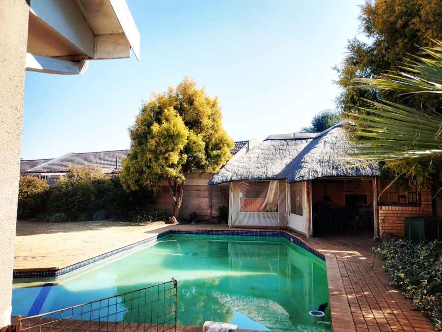 4 Bedroom Property for Sale in Brackendowns Gauteng