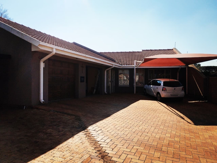 4 Bedroom Property for Sale in Brackendowns Gauteng