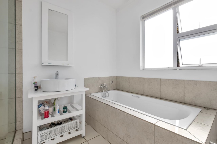 To Let 2 Bedroom Property for Rent in Greenside Gauteng