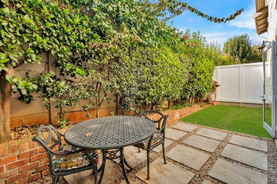 To Let 2 Bedroom Property for Rent in Greenside Gauteng