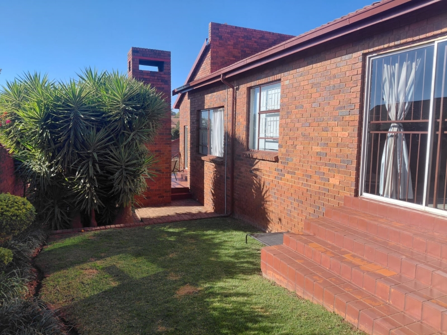 To Let 3 Bedroom Property for Rent in Wilro Park Gauteng