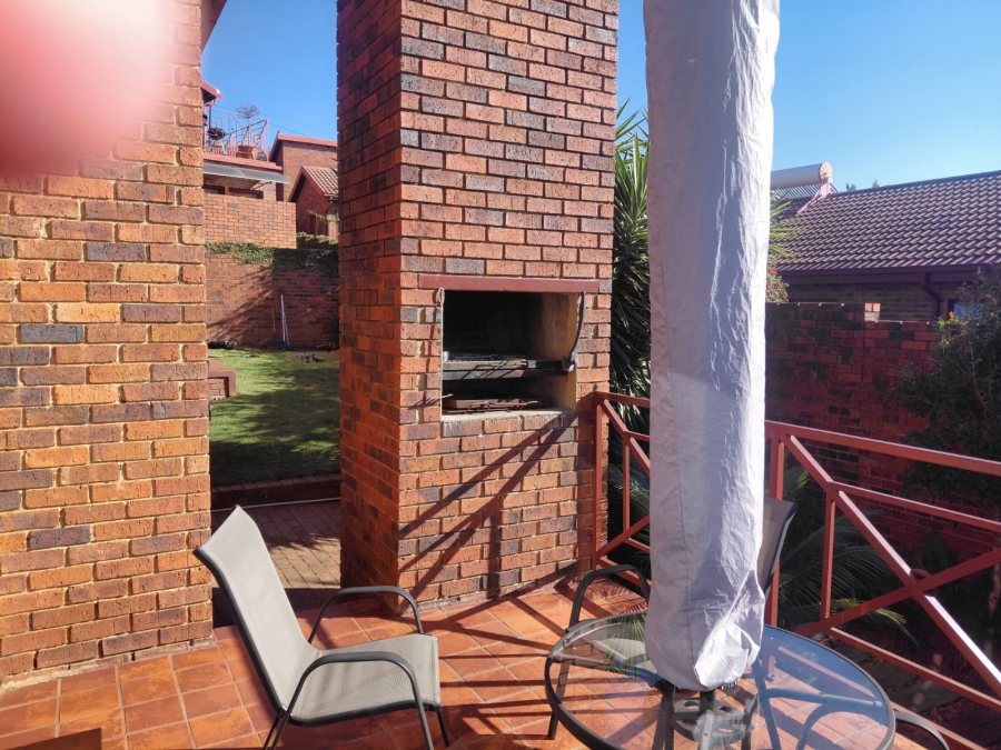 To Let 3 Bedroom Property for Rent in Wilro Park Gauteng
