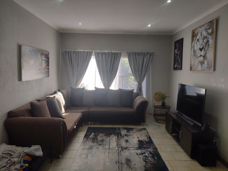 To Let 3 Bedroom Property for Rent in Wilro Park Gauteng