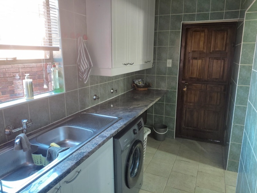 To Let 3 Bedroom Property for Rent in Wilro Park Gauteng