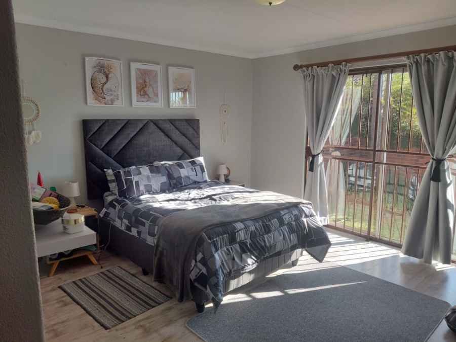 To Let 3 Bedroom Property for Rent in Wilro Park Gauteng