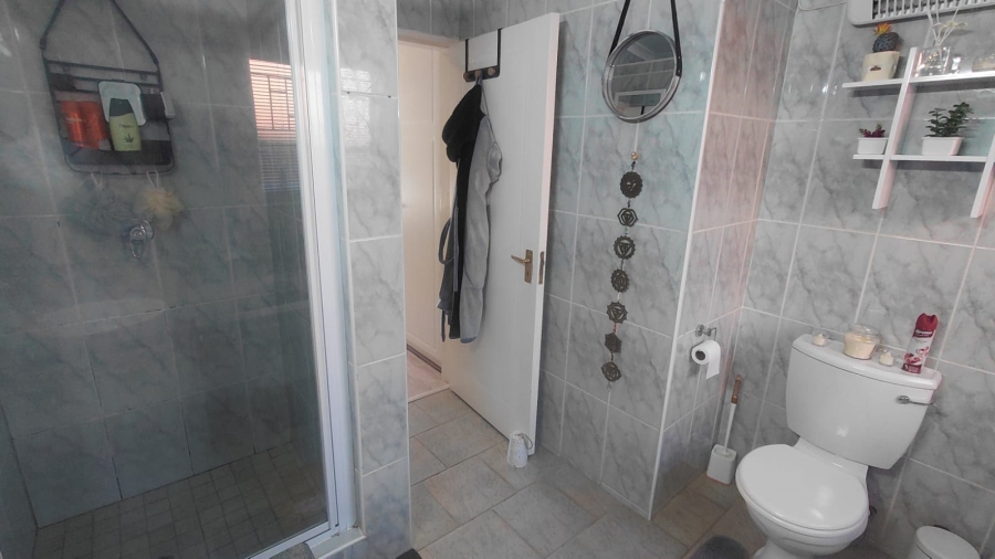 To Let 3 Bedroom Property for Rent in Wilro Park Gauteng