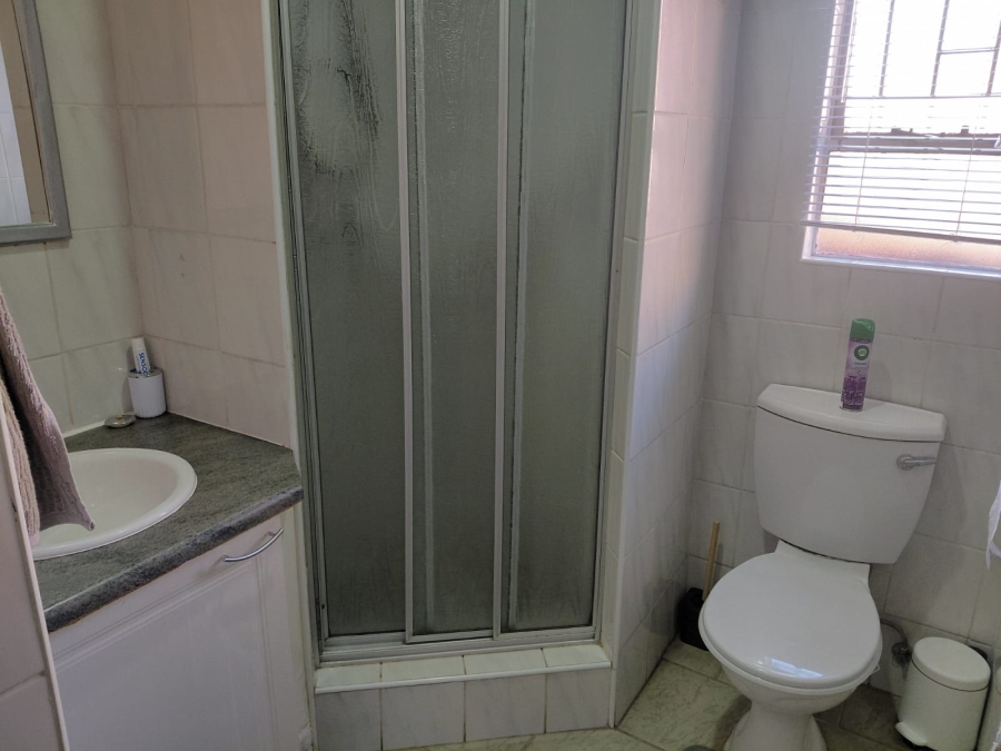 To Let 3 Bedroom Property for Rent in Wilro Park Gauteng
