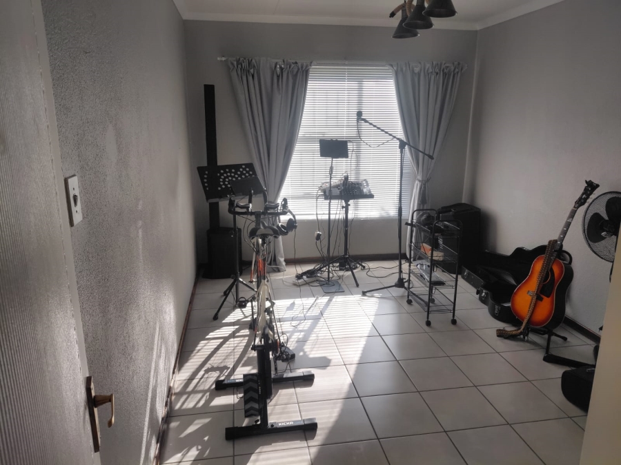 To Let 3 Bedroom Property for Rent in Wilro Park Gauteng