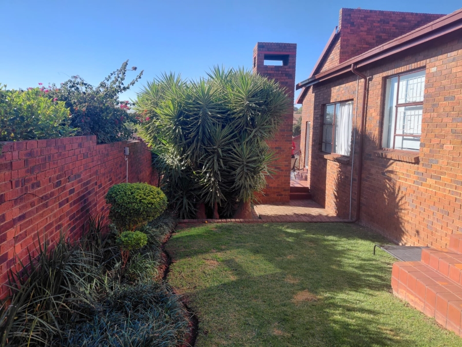 To Let 3 Bedroom Property for Rent in Wilro Park Gauteng