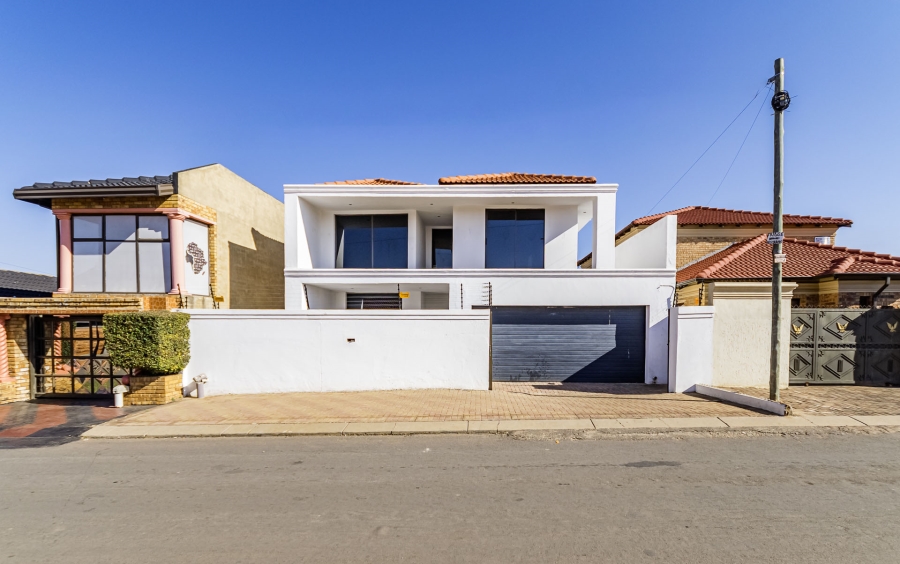 3 Bedroom Property for Sale in Kagiso Gauteng