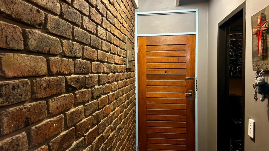 1 Bedroom Property for Sale in Waverley Gauteng