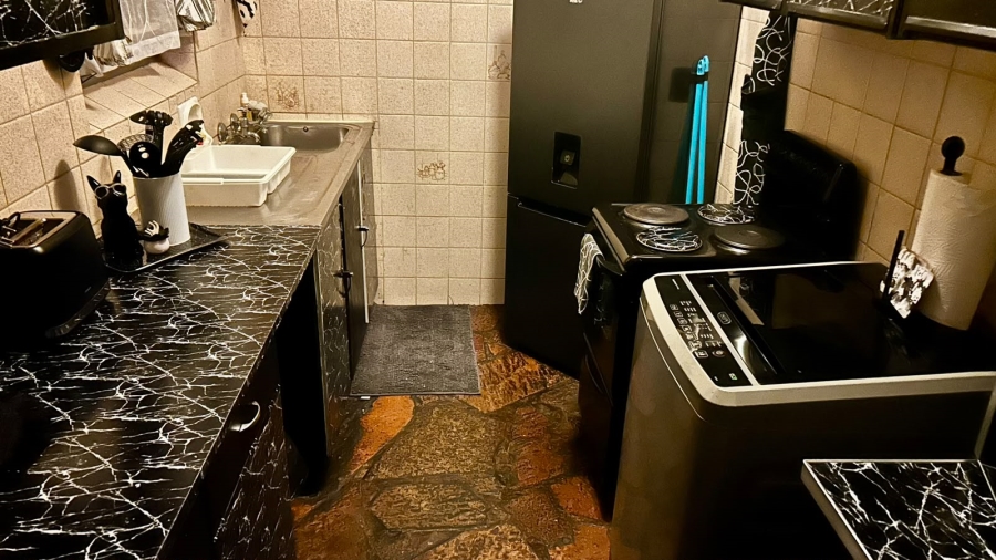 1 Bedroom Property for Sale in Waverley Gauteng