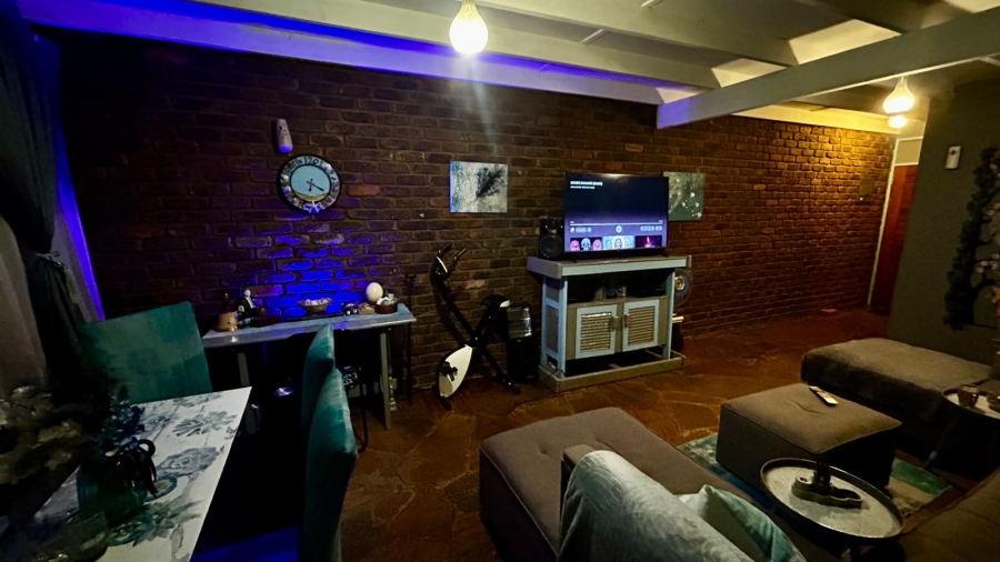 1 Bedroom Property for Sale in Waverley Gauteng