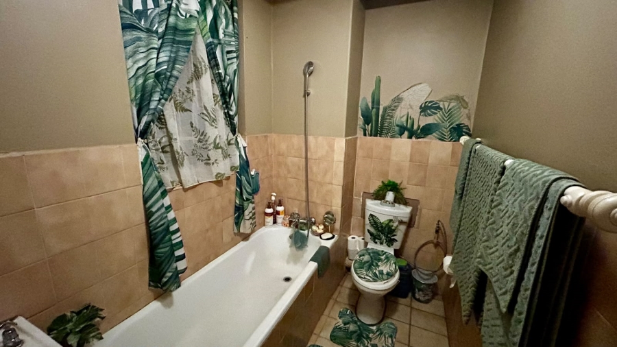 1 Bedroom Property for Sale in Waverley Gauteng