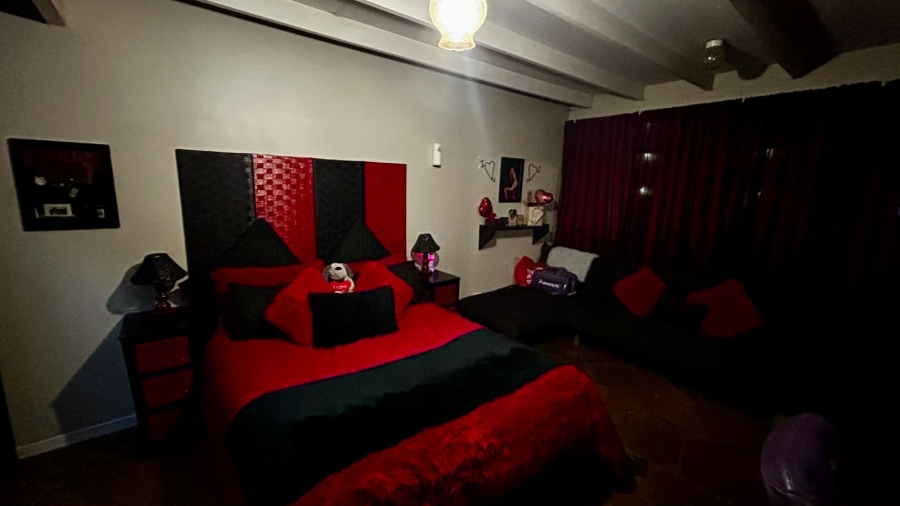 1 Bedroom Property for Sale in Waverley Gauteng