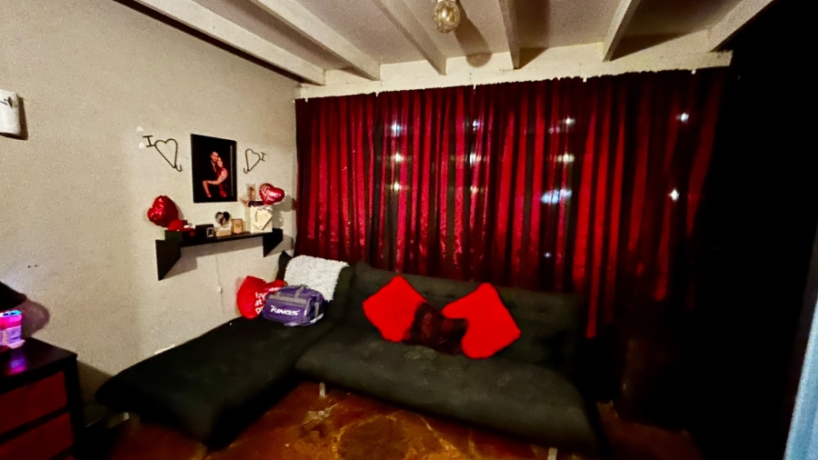 1 Bedroom Property for Sale in Waverley Gauteng