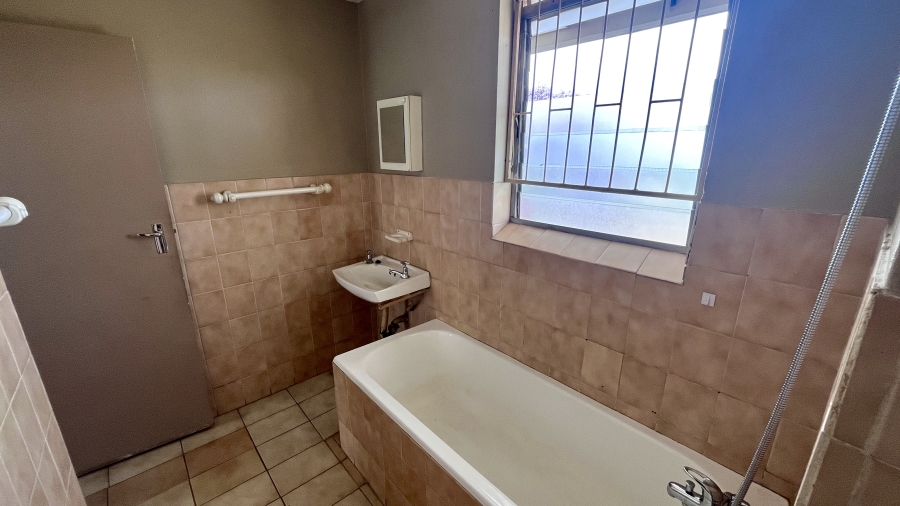 1 Bedroom Property for Sale in Waverley Gauteng