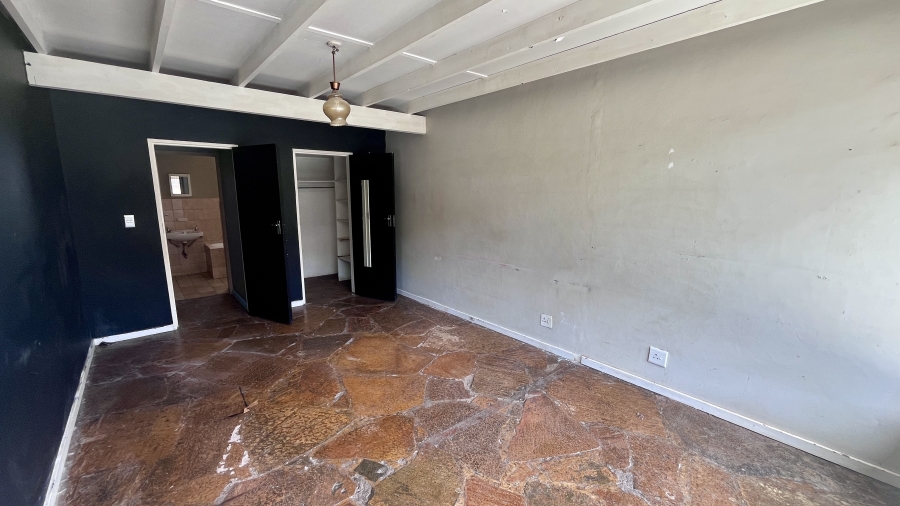 1 Bedroom Property for Sale in Waverley Gauteng