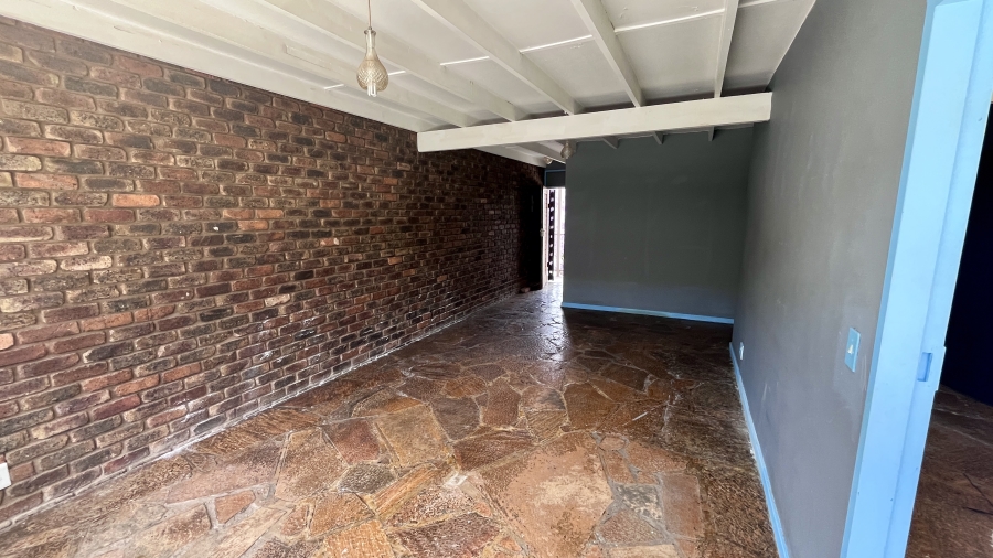 1 Bedroom Property for Sale in Waverley Gauteng