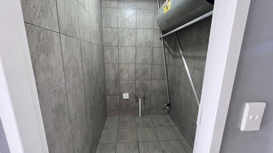 1 Bedroom Property for Sale in Waverley Gauteng