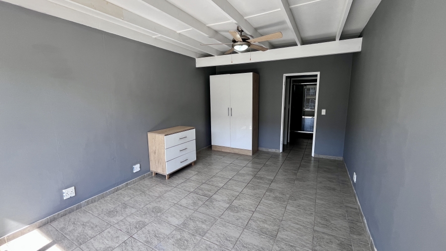 1 Bedroom Property for Sale in Waverley Gauteng