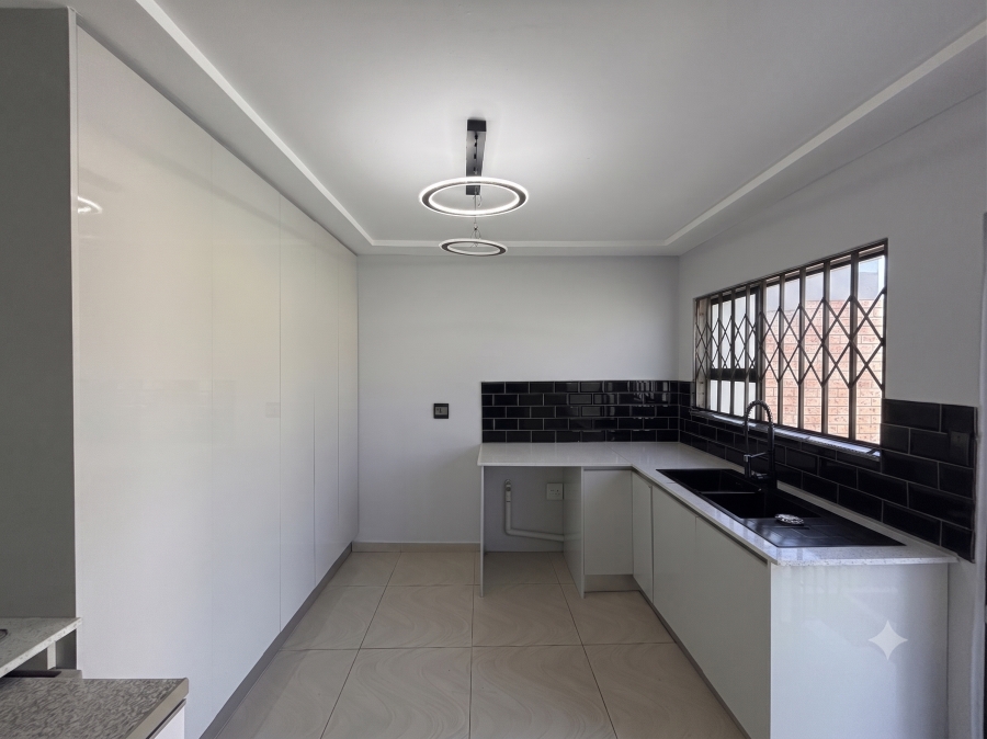 To Let 4 Bedroom Property for Rent in Mindalore Gauteng
