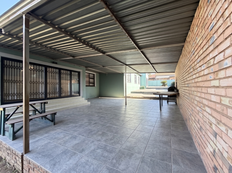 To Let 4 Bedroom Property for Rent in Mindalore Gauteng