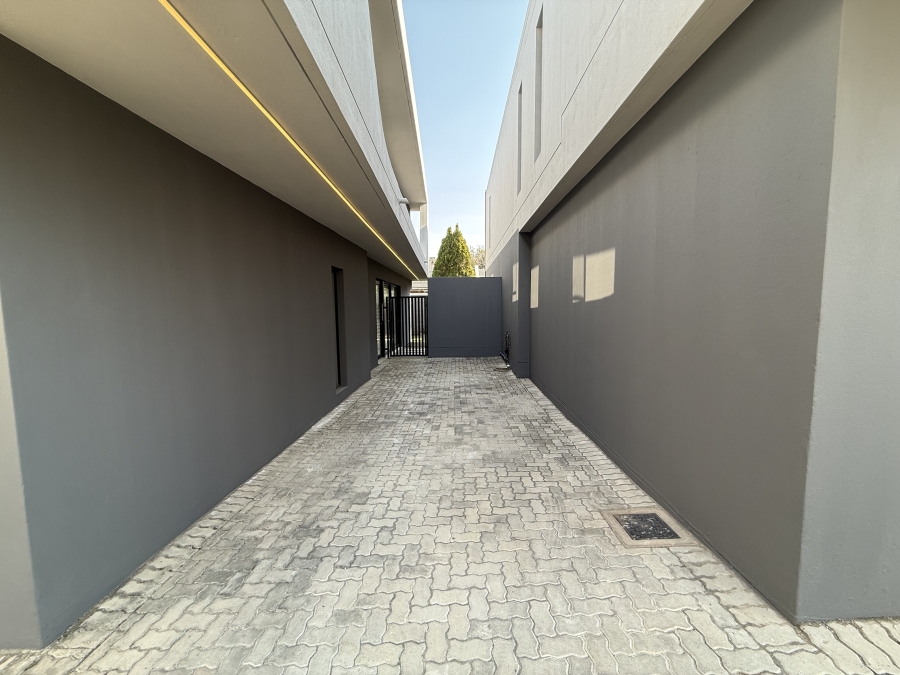 To Let 3 Bedroom Property for Rent in Bryanston Gauteng
