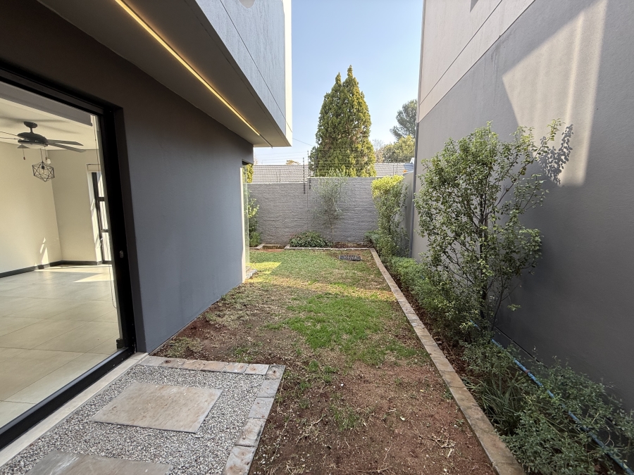 To Let 3 Bedroom Property for Rent in Bryanston Gauteng
