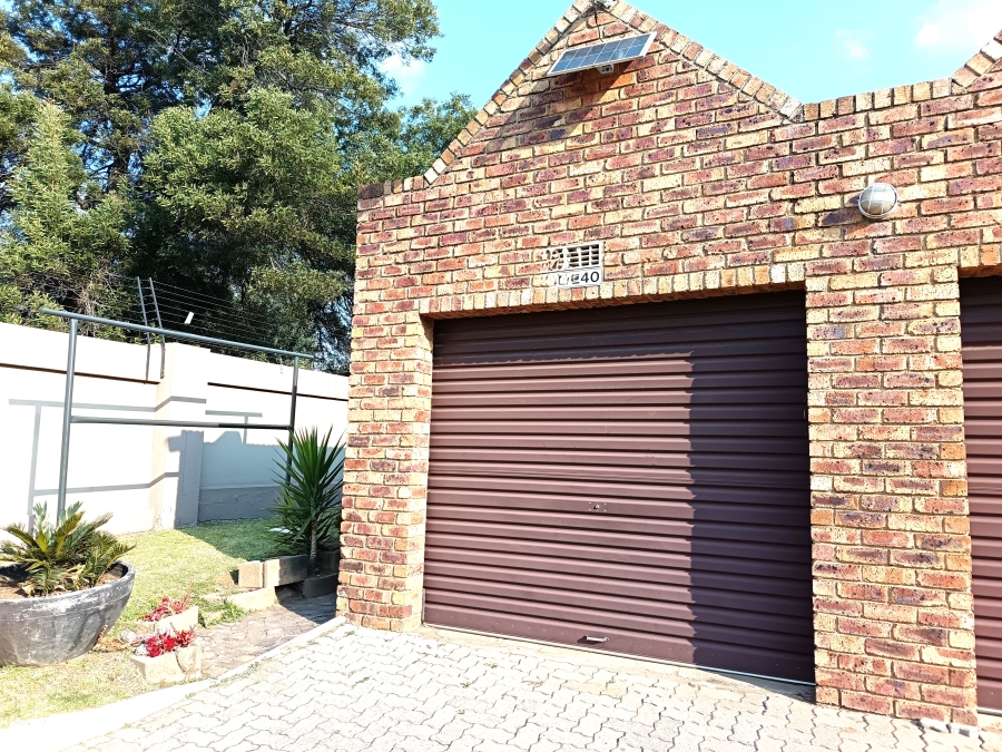 2 Bedroom Property for Sale in Sonneveld Gauteng