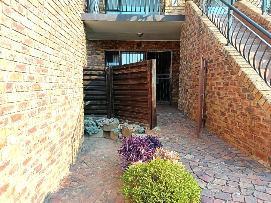 2 Bedroom Property for Sale in Sonneveld Gauteng