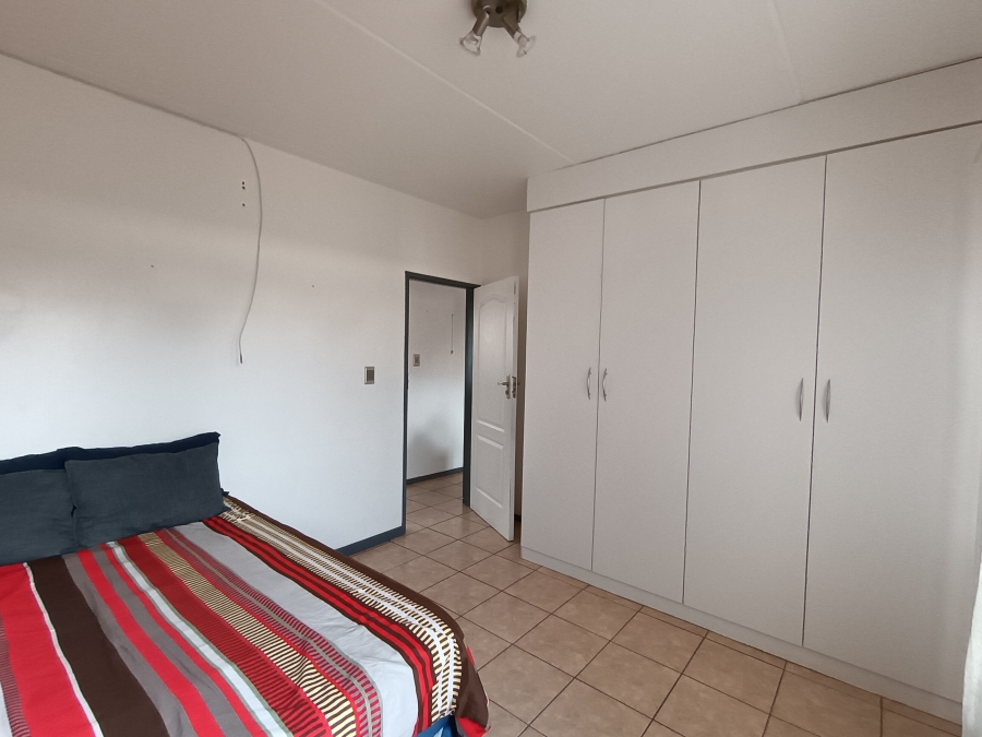 2 Bedroom Property for Sale in Sonneveld Gauteng