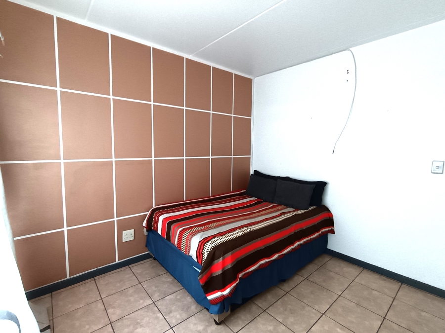 2 Bedroom Property for Sale in Sonneveld Gauteng