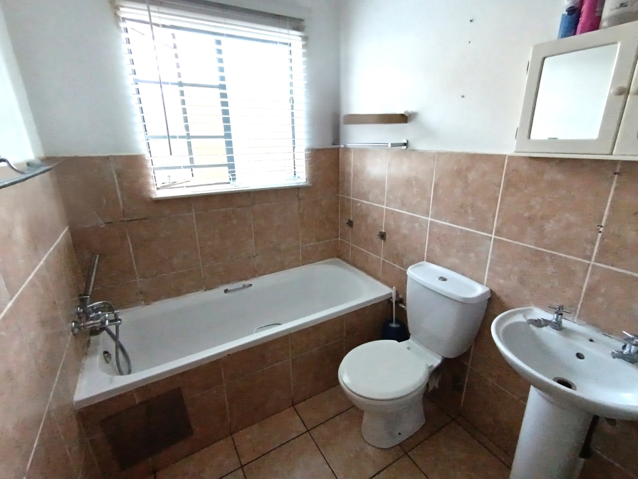 2 Bedroom Property for Sale in Sonneveld Gauteng