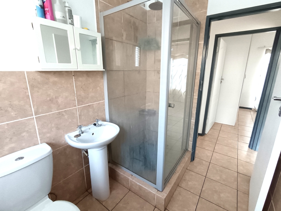 2 Bedroom Property for Sale in Sonneveld Gauteng