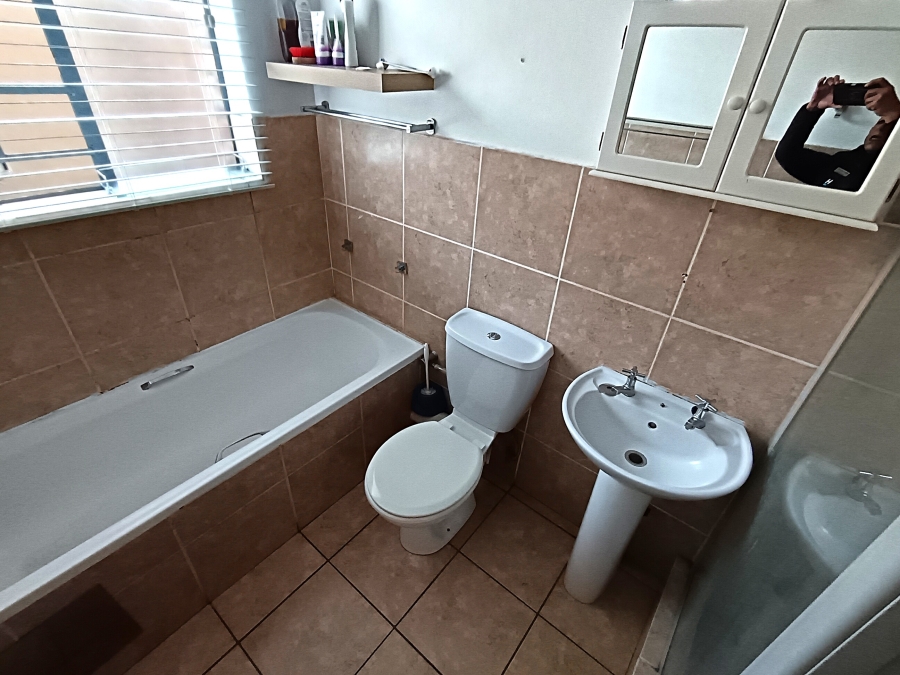 2 Bedroom Property for Sale in Sonneveld Gauteng
