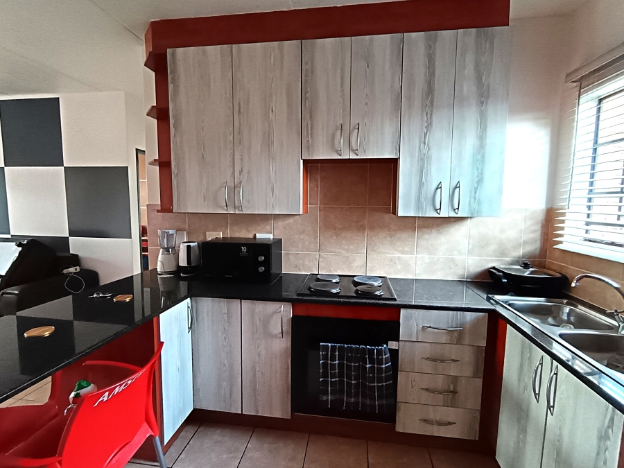 2 Bedroom Property for Sale in Sonneveld Gauteng