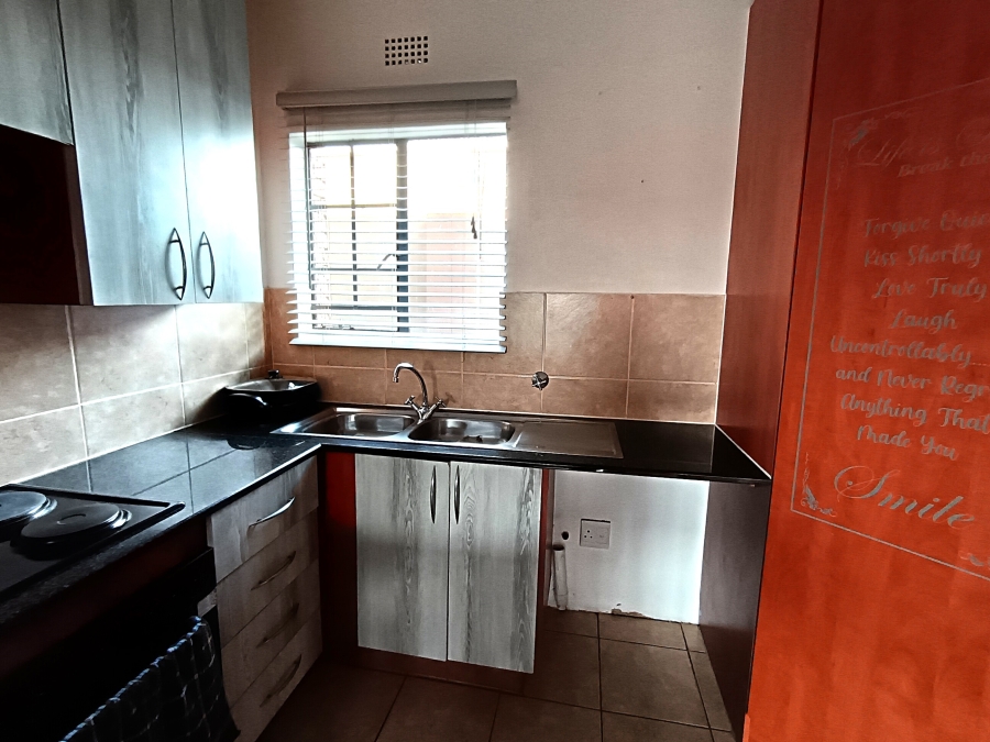 2 Bedroom Property for Sale in Sonneveld Gauteng