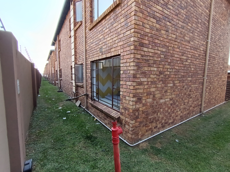 2 Bedroom Property for Sale in Sonneveld Gauteng